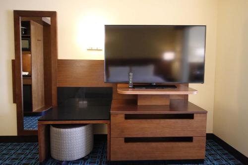 Fairfield Inn & Suites by Marriott London - image 6