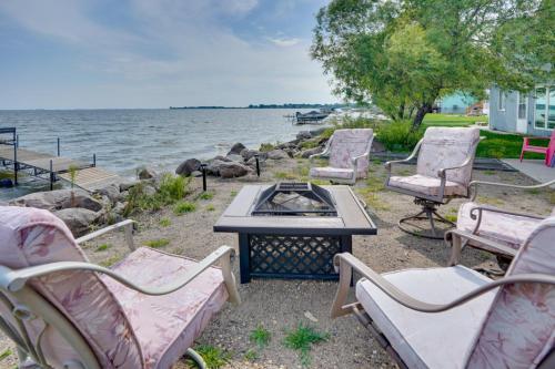 Lakefront Vacation Rental with Fire Pit and Dock! in Arlington