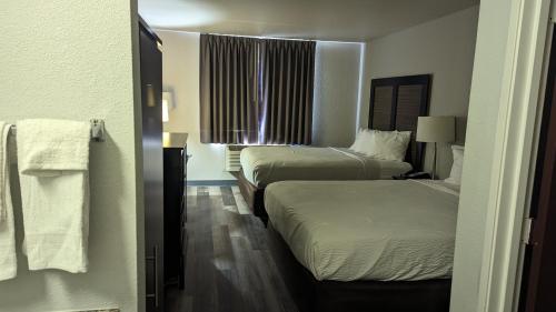 2 queen beds