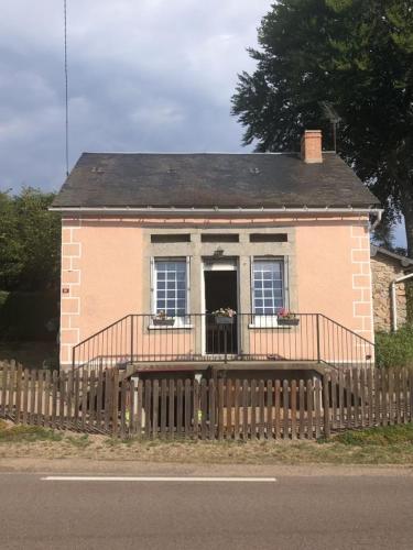 Petite maison - Location saisonnière - Planchez