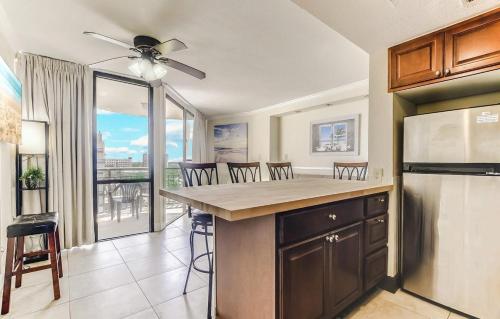 Breathtaking Ocean View 1 Bedroom Queen Suite! Meridian Plaza 707 - Perfect for 4 guests!