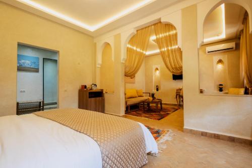 1 king bed, 2 sofa beds
