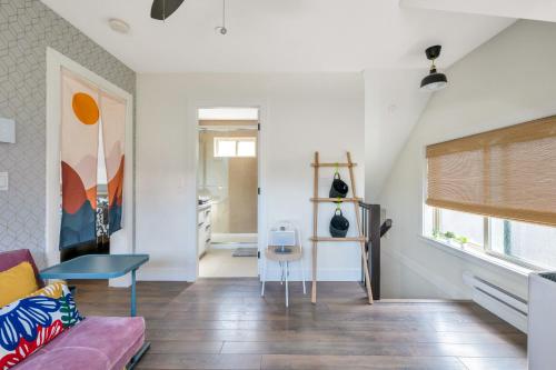 Minimal - 90 nights min in Vancouver, Canada