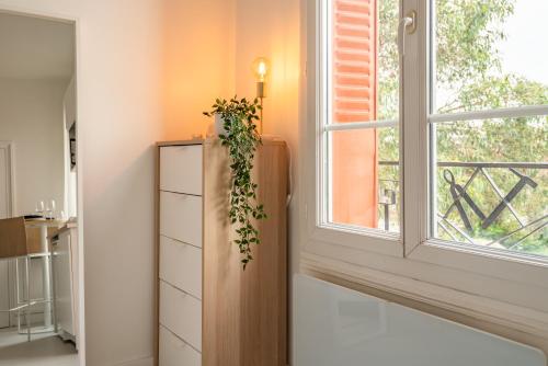 Proche Paris • Superbe studio refait à neuf • (Proche Paris • Superbe studio refait a neuf •) in Віженью-сюр-Сен