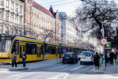 Very central NEW and large AC apartment, Budapest