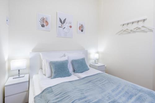 Hyper Central - NEW - Very Small Studio, Budapest