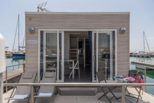 設施, Marina del Gargano Houseboat in 曼弗雷多尼亞鎮中心