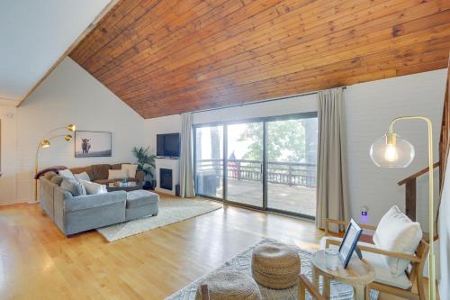 Lakefront Sister Lakes Vacation Rental with Dock! in Woodland Beach, USA