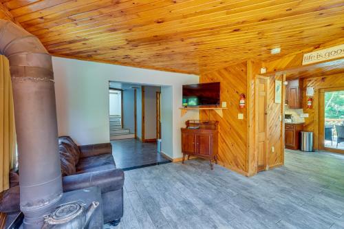 Cozy Livingston Manor Home with Wood-Burning Stove! in Livingston Manor, USA
