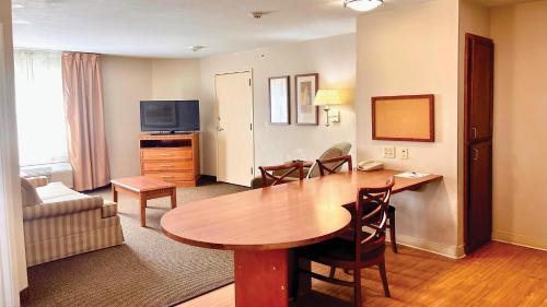 Candlewood Suites San Antonio NW Near SeaWorld, an IHG Hotel