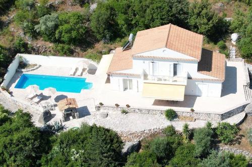 Villa with pool and sea view