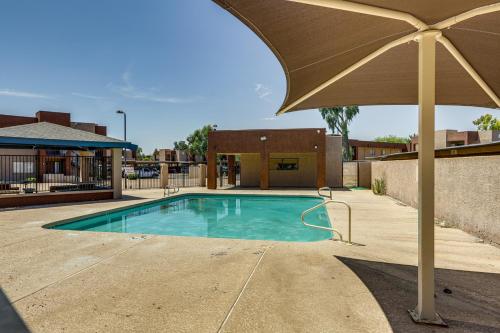 B&B Phoenix - Phoenix Retreat with Balcony 8 Mi to Downtown! - Bed and Breakfast Phoenix