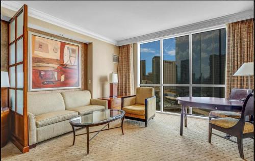 Signature MGM Suite with Strip and Sphere View, Las Vegas (photo 9)