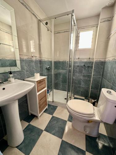 Bathroom, Precioso apartamento 3 dormitorios, aire acondicionado Jerez de la Frontera in Torrelobaton