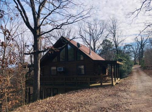 The Loft at Bear Mountain log cabins in Eureka Springs, USA