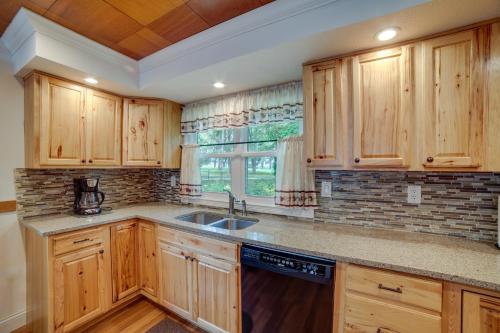 Serene Waterfront Monticello House with Fire Pit! - image 6