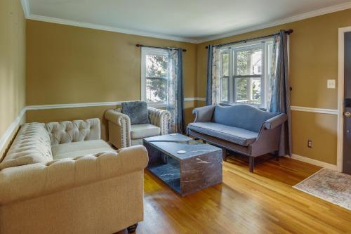 Charming Monroe Township Home - 13 Mi to RU! in East Brunswick, USA