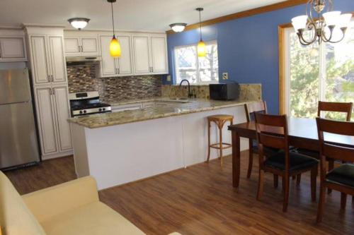 Beautiful Lake View House for rent! thumb 2