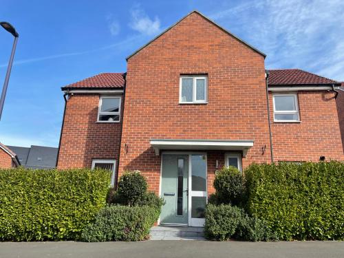 Modern 4-Bedroom Detached House
