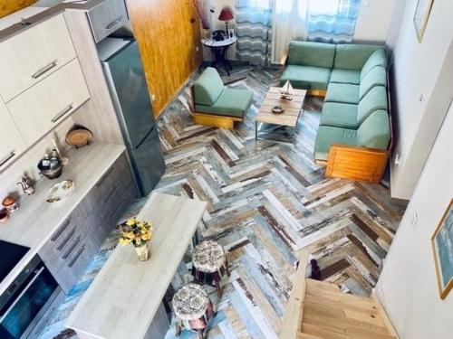 Neriides, Seaside renovated apartment with terrace near airport, Artemi
