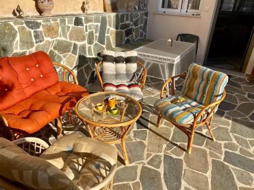 Neriides, Seaside renovated apartment with terrace near airport, Artemida (photo 8)