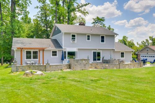 Rockville Home Patio Oasis, Fireplace, Near DC!