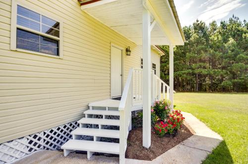 Cozy Summit Cabin with Hiking Trails and Fishing Pond!