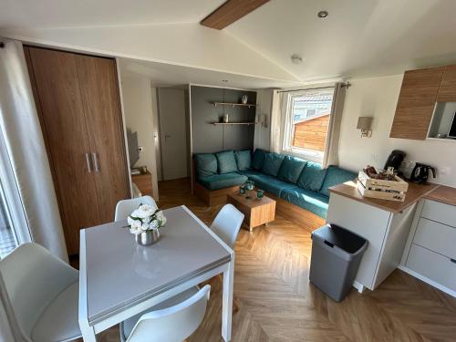  DS Chalets-Simonsgat 63-Geweldige 6 tot 7 persoons chalet met 2 badkamers-vakantiepark Lauwersoog-aan het Lauwersmeer in Lauwersoog