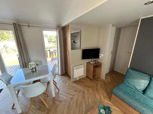  DS Chalets-Simonsgat 63-Geweldige 6 tot 7 persoons chalet met 2 badkamers-vakantiepark Lauwersoog-aan het Lauwersmeer in Lauwersoog