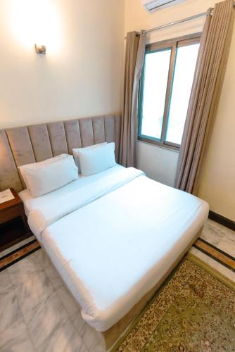 Renaissance Hotels - main image