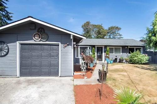 PNW Home With Private Outdoor Getaway Space.