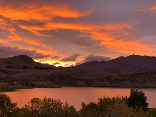 Tussock Cottage Tussock Cottage