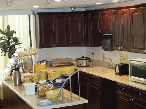 Days Inn by Wyndham Indianapolis/Castleton – Indianapolis, IN