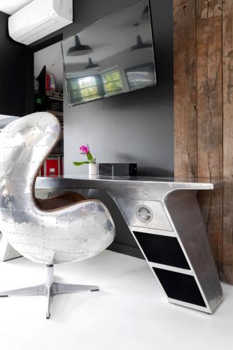 The Kings Domain at The House of Windsor by Ready Set Stay - Ground Level