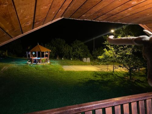 Skats, Cabană cu teren de tenis -- etaj (Cabana cu teren de tenis -- etaj) in Aninoasa