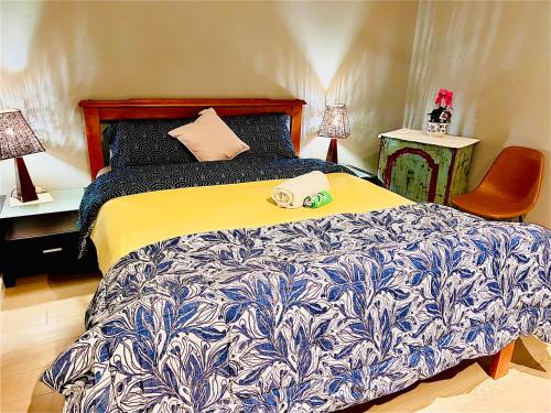 Queen Room in share house of De Murray B&B in Centre Queanbeyan & Canberra airport - Queanbeyan