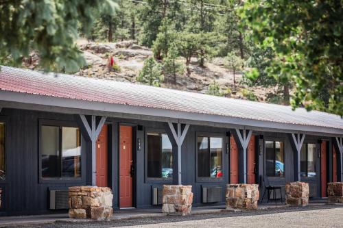 LOGE Wolf Creek in South Fork, USA