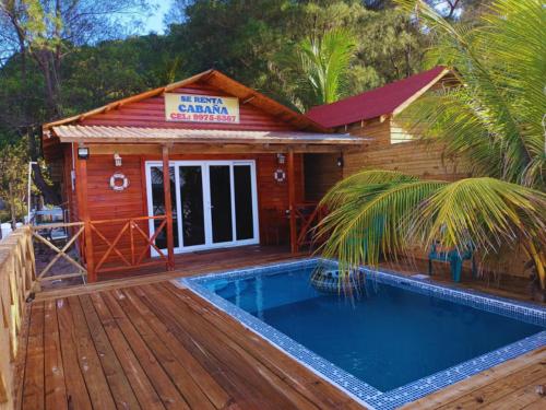 Villa Devonia - Beachfront Cabins with Pool at Tela, HN