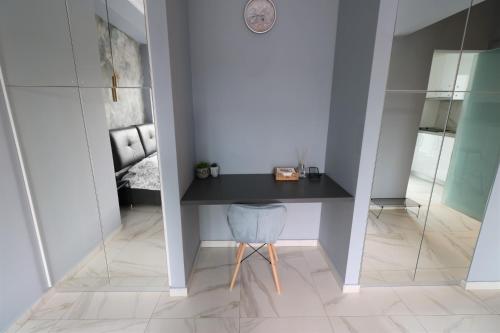 Deluxe Skyline Retreat Studio - Old Town Bucharest - Tap to explore photos