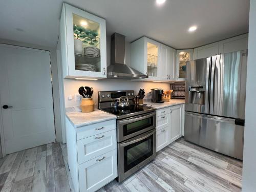virtuve, Seaside Serenity Cottage in Clark's Harbour (NS)