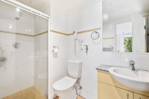 Chippendale Apartment with heated pool Gym and Balcony Self Catering - main image