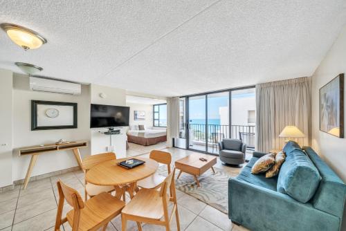 Waikiki Banyan Condo With Panoramic 37th Floor Ocean Views - image 3