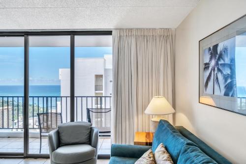 Waikiki Banyan Condo With Panoramic 37th Floor Ocean Views - image 5