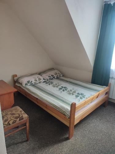 1 queen bed, 1 twin bed