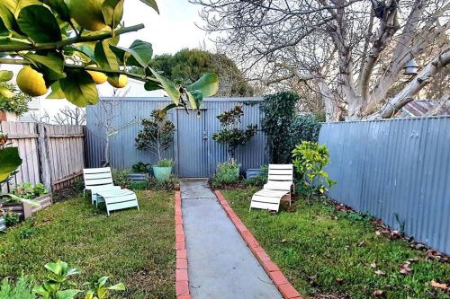 Ballarat Holiday Homes - Grant Street Cottage - Natural, Boho, Coastal Vibe - 2 kms from Sovereign Hill - Sleeps 1 to 6