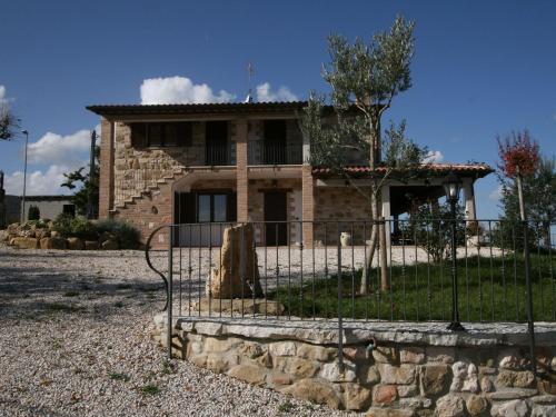 Timeless villa in Cagli with garden and swimming pool