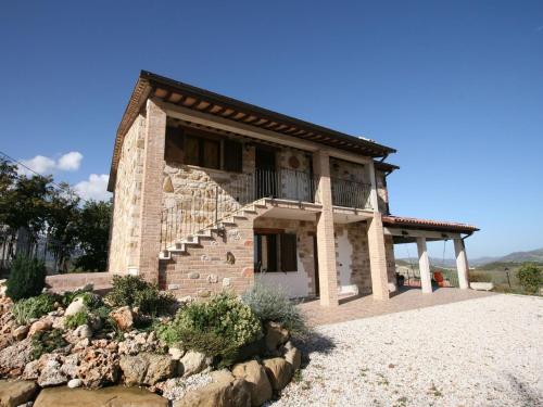 Timeless villa in Cagli with garden and swimming pool