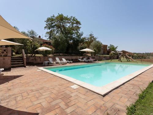  Antique 6 persons accommodation in small citadel in Castiglione del Lago