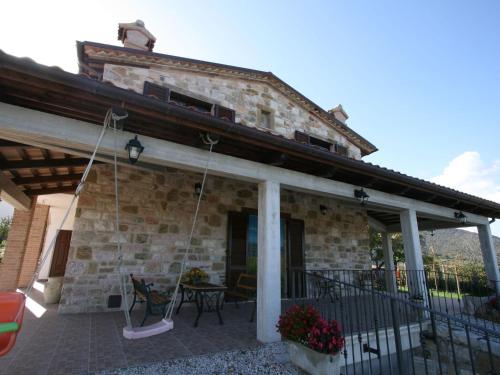 Timeless villa in Cagli with garden and swimming pool