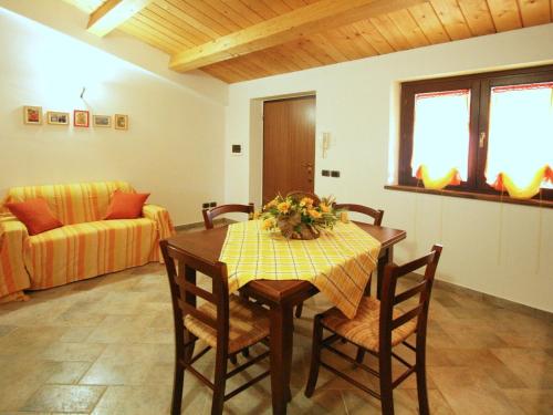 Timeless villa in Cagli with garden and swimming pool